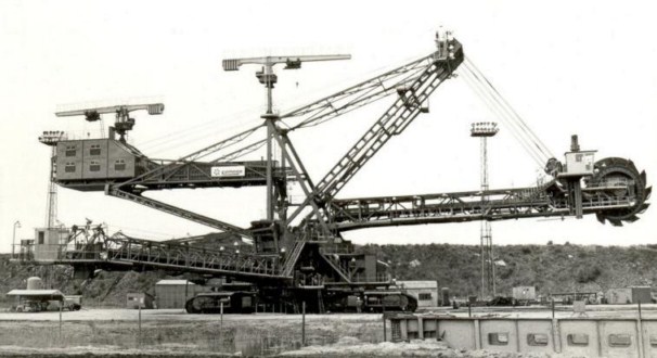 Excavadora Gigante 12