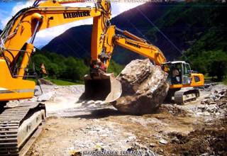 Excavadora Liebherr en Pleno Trabajo