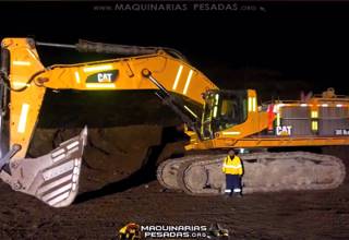 Excavadora Hidráulica Caterpillar 385B Lme en Reposo