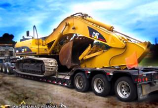 Tráiler Camabaja Transportando una Excavadora Hidráulica Caterpillar